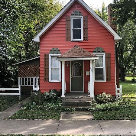 Downtown 2 Bedroom Cottage, Sleeps 6, Walking Distance To Honeywell, Downtown Restaurants, Shopping Wabash Bagian luar foto