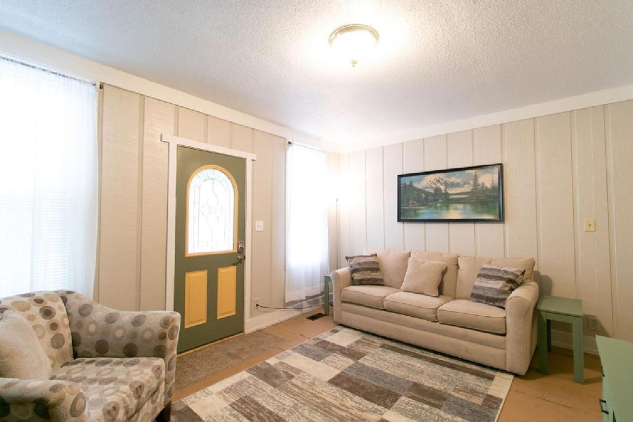 Downtown 2 Bedroom Cottage, Sleeps 6, Walking Distance To Honeywell, Downtown Restaurants, Shopping Wabash Bagian luar foto