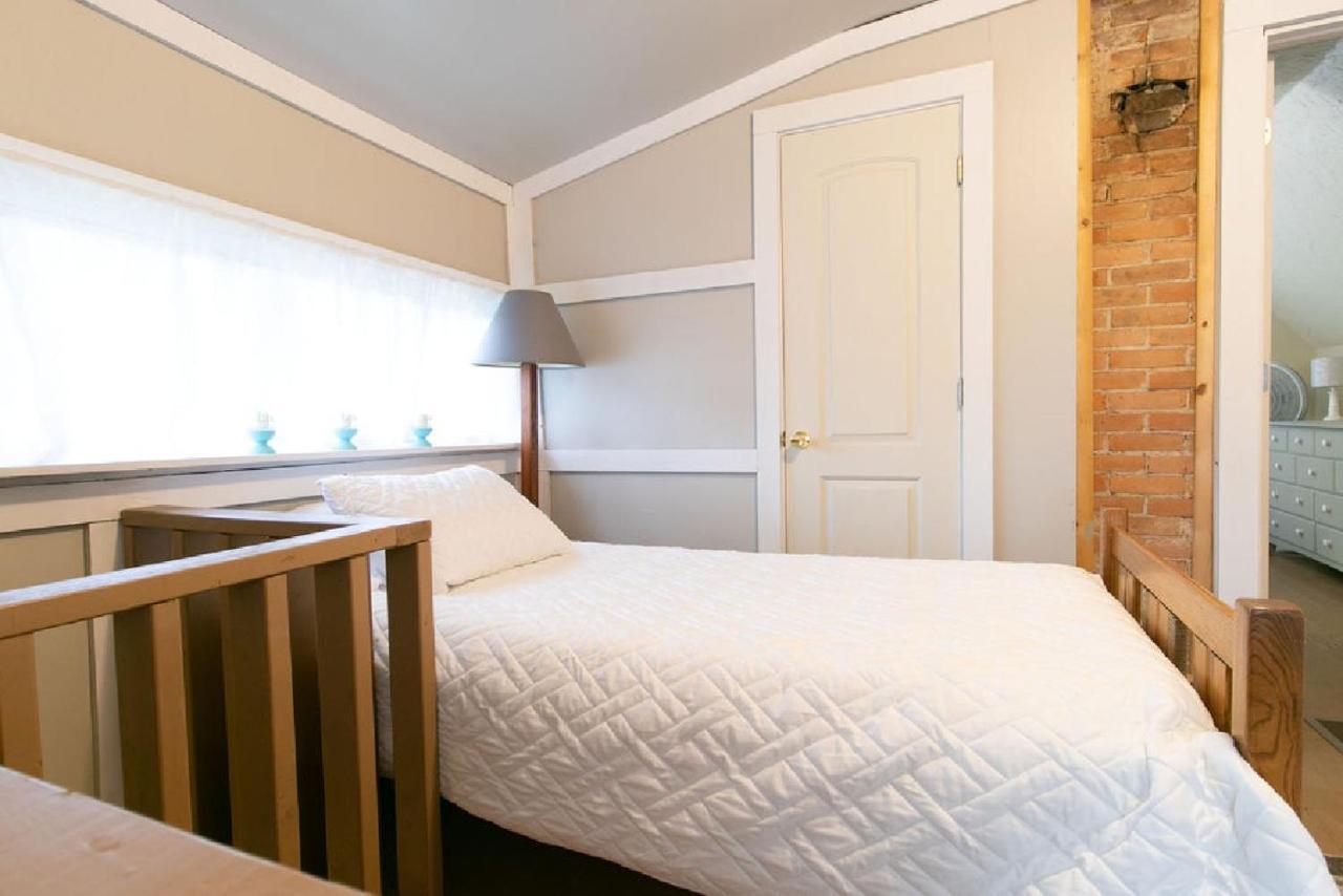 Downtown 2 Bedroom Cottage, Sleeps 6, Walking Distance To Honeywell, Downtown Restaurants, Shopping Wabash Bagian luar foto