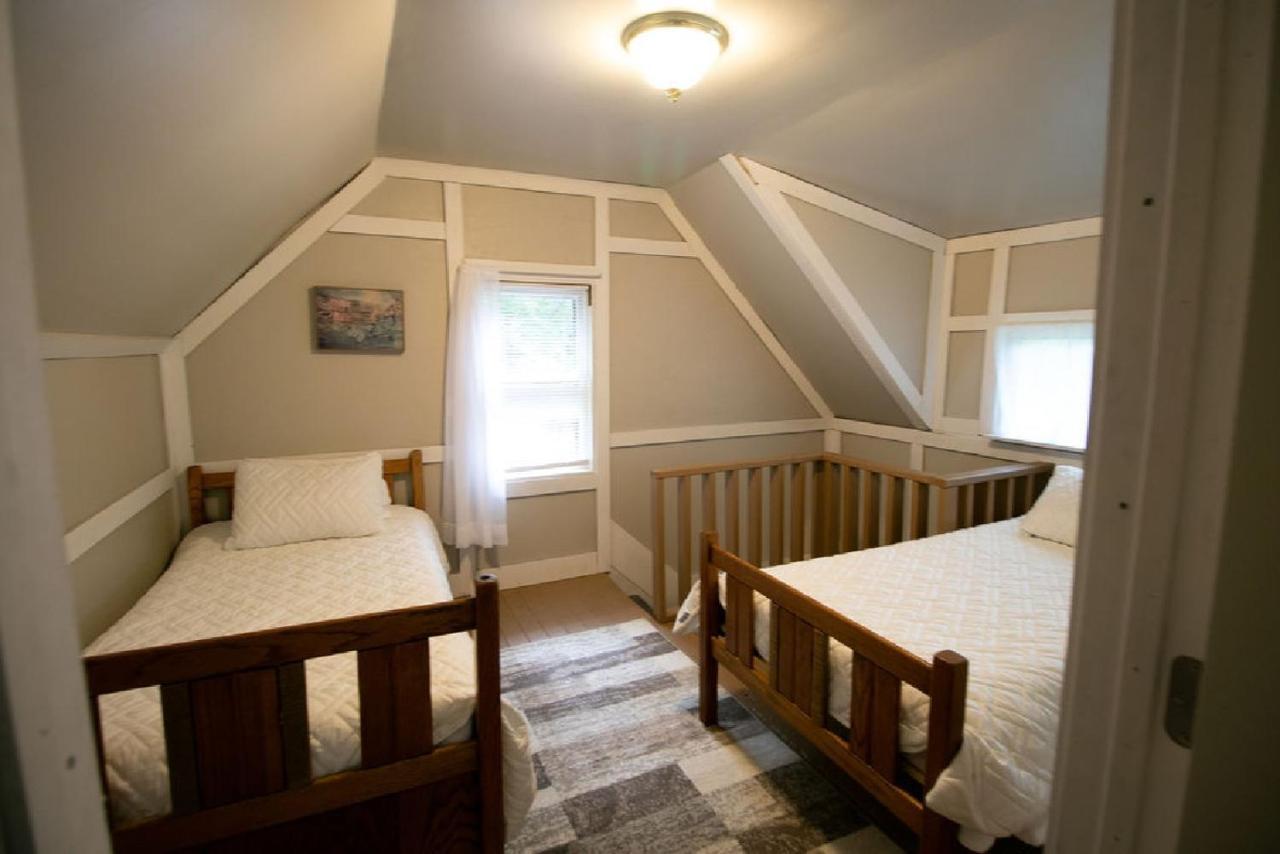 Downtown 2 Bedroom Cottage, Sleeps 6, Walking Distance To Honeywell, Downtown Restaurants, Shopping Wabash Bagian luar foto