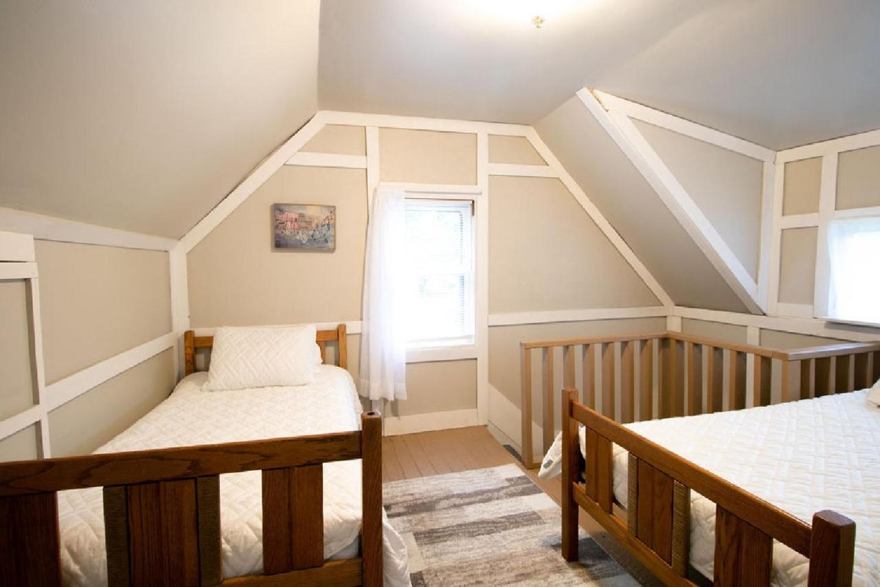 Downtown 2 Bedroom Cottage, Sleeps 6, Walking Distance To Honeywell, Downtown Restaurants, Shopping Wabash Bagian luar foto