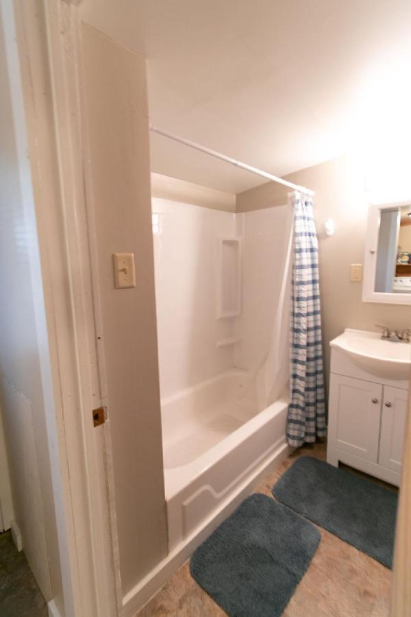 Downtown 2 Bedroom Cottage, Sleeps 6, Walking Distance To Honeywell, Downtown Restaurants, Shopping Wabash Bagian luar foto