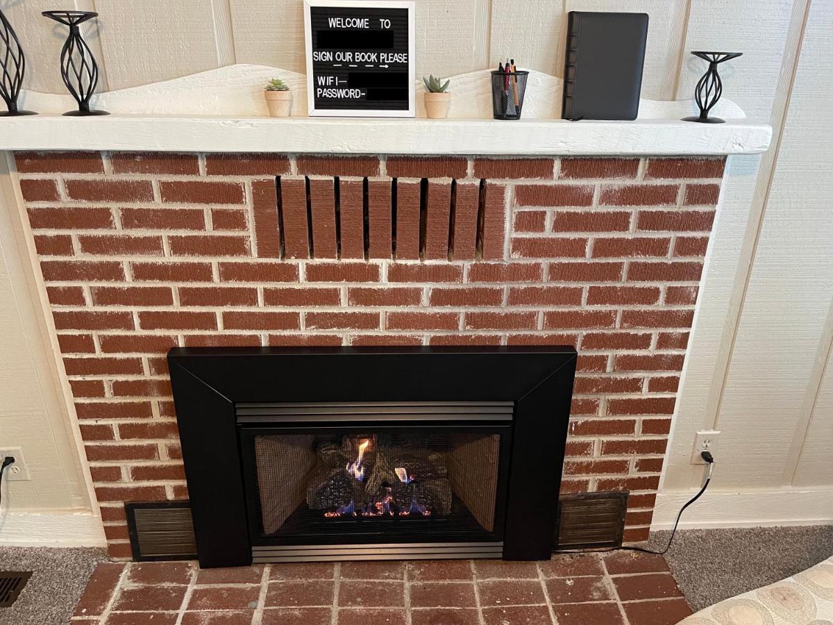 Downtown 2 Bedroom Cottage, Sleeps 6, Walking Distance To Honeywell, Downtown Restaurants, Shopping Wabash Bagian luar foto